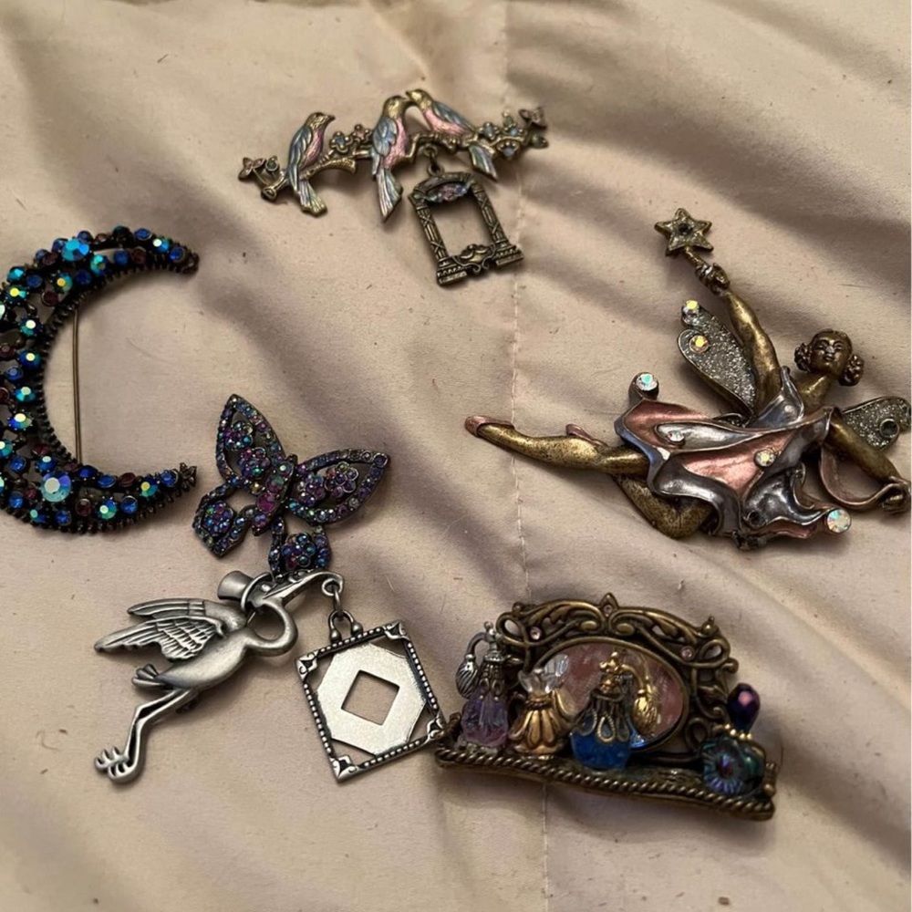 Lot of sweet romance pins